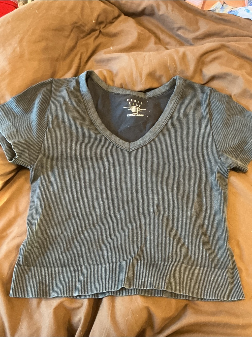 Ribbed V-Neck Tee - Gray